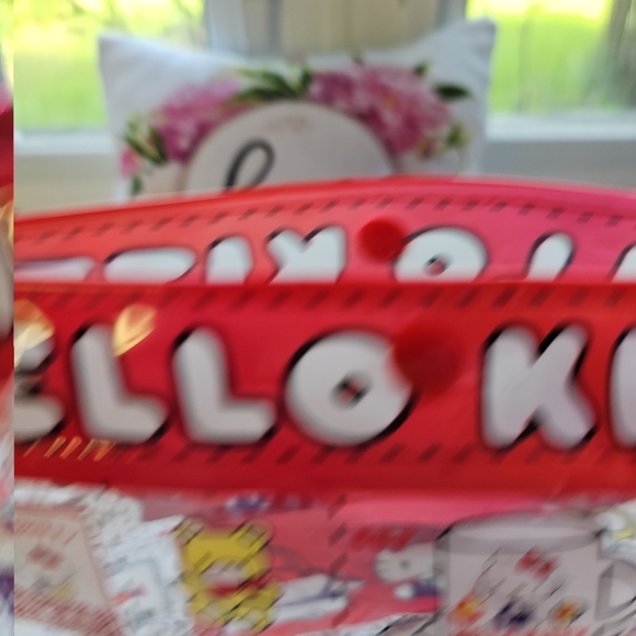 Hello Kitty Plastic Tote NEW - Picture 3 of 11